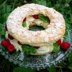 Mascarpone Cake with Raspberries