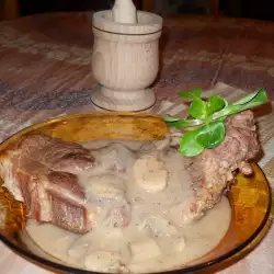 Pork Chops with Sauce and White Wine
