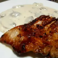 Pork Chops with Sauce and Cloves