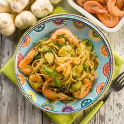 Spaghetti with Shrimp and Zucchini