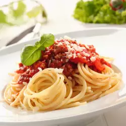 Spaghetti with Tomato Sauce and Garlic