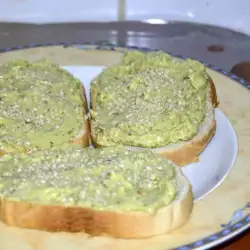 Avocados with Almonds