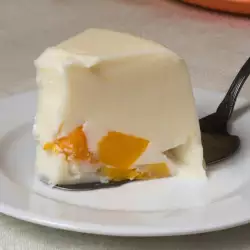 Jelly Dessert with Peaches