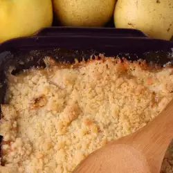 Crumble with walnuts
