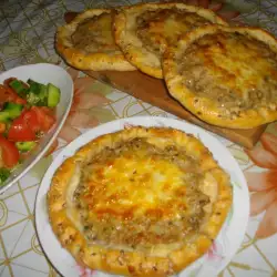 Minced Meat Pizza with Parsley