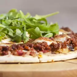 Minced Meat Pizza with Tomatoes