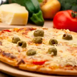 Minced Meat Pizza with Olives