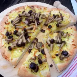 Mushroom Pizza with Garlic