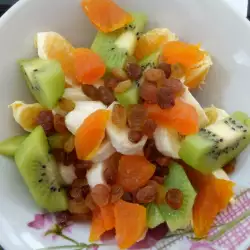 Summer Salad with Raisins