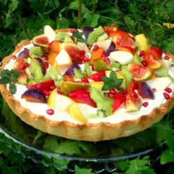 Tart with fruits