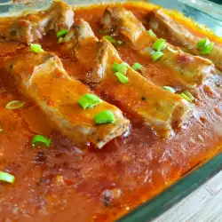 Oven-Baked Pork Ribs with Tomato Sauce