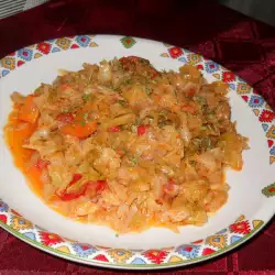 Meatless Cabbage Dish with Tomatoes and Carrots