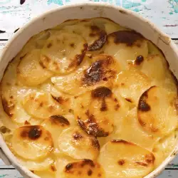 Potatoes with Cheese in the Oven
