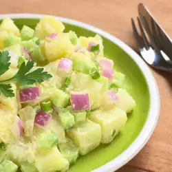 Bavarian Salad with Potatoes and Cucumbers