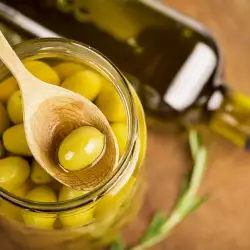 Marinated Olives with lemons