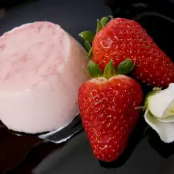 Sorbet with strawberries