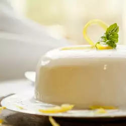 Gelatin Dessert with lemons