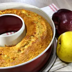 Fluffy Apple Cake