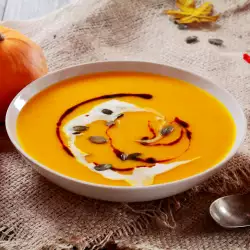 Creamy Pumpkin Soup with Vegetable Broth