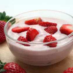 Strawberries and Cream with Almonds