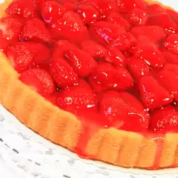 Strawberry Dessert with Powdered Sugar