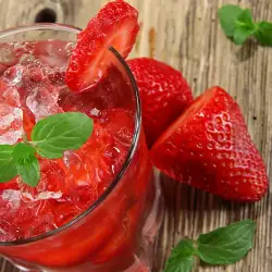 Frozen Dessert with Strawberries and Wine