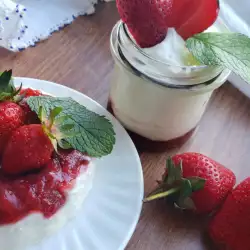 Egg-Free Pudding with Strawberries