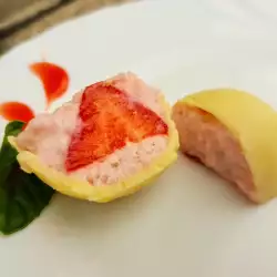 Strawberry Dessert with Gelatin