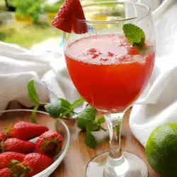 Strawberry Daiquiri with Lime and Rum