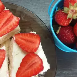 Biscuit Cake with Mascarpone and Strawberries