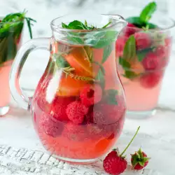Drink with Raspberries