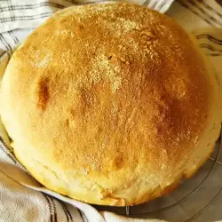 Round Retro Bread with Honey