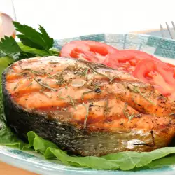Grilled Salmon with Exotic Salad