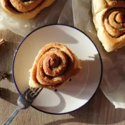Christmas Pastry with Cinnamon