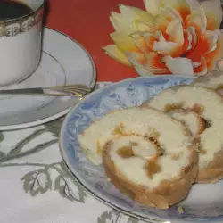 Sponge Cake Roll with Apples