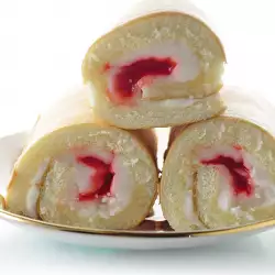 Swiss Roll with raspberries