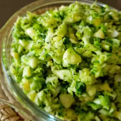 Vitamin Salad with Broccoli, Zucchini and Apples