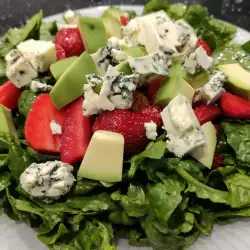 Spinach Salad with Strawberries and Blue Cheese