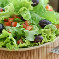 Lettuce Salad with Olives