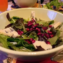 Healthy Salad with Blue Cheese