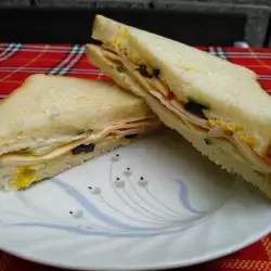 Sandwich with Smoked Chicken Fillet and Cheddar