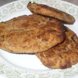 Crunchy Schnitzels with Potatoes and Mince in the Oven