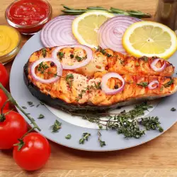 Grilled Salmon with Lemons