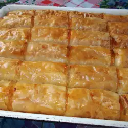 Sweet Phyllo Pastry with apples
