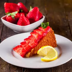 Economical Cake with Strawberries