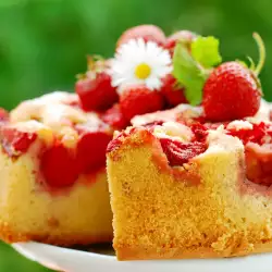 Egg-Free Sponge Cake with Strawberries