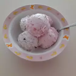 Ice Cream with Raspberries and Chocolate