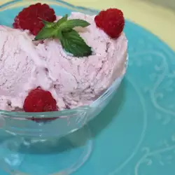 Fruit Ice Cream with mint