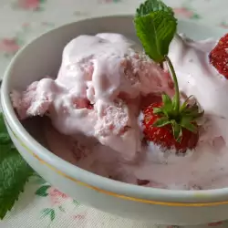 Fruit Ice Cream with cream