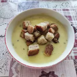 Creamy Zucchini Cream Soup with Croutons